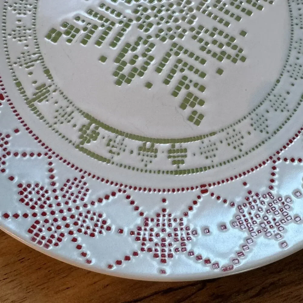 Noble Excellence Astoria Fair Isle Red and Green, Set of 2, Stoneware Plates, 8